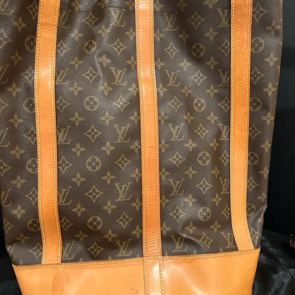 Louis Vuitton Monogram
Randonnee GM Drawstring
Bucket Sling Bag EUC …COA - Picture 3 of 15